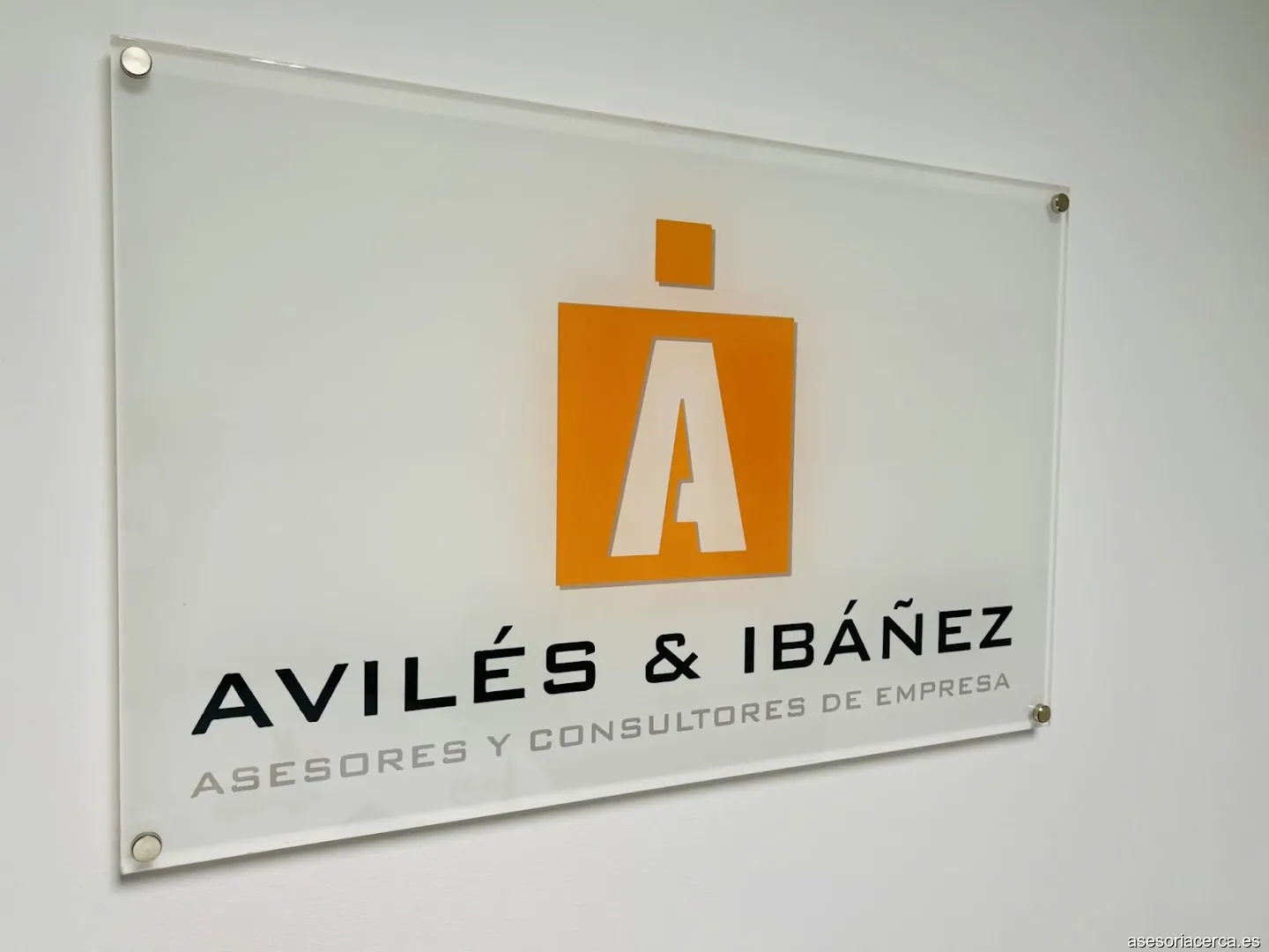 AVILES & IBANEZ ASESORES, Asesores y consultores de empresa.
